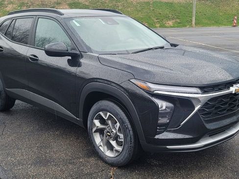 New 2026 Chevrolet Trax LT FWD image 2