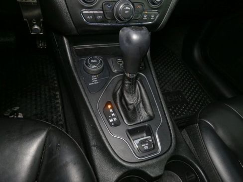 Used 2022 Jeep Cherokee Latitude w/ Sun & Sound Group image 29