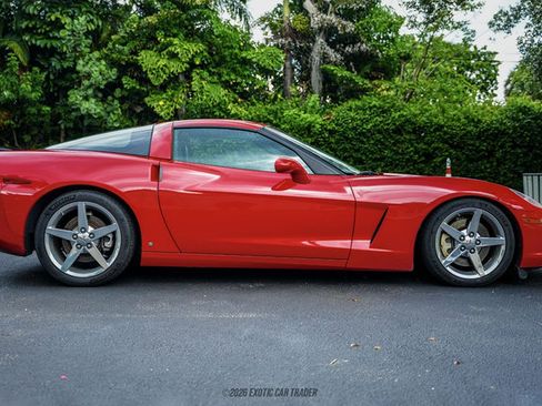 Used 2006 Chevrolet Corvette Coupe w/ Preferred Equipment Group RWD image 19