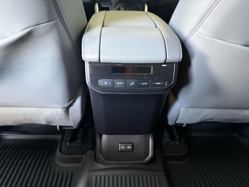 Used 2023 Toyota Highlander XLE image 13
