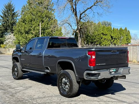 Used 2020 Chevrolet Silverado 2500 LT w/ Convenience Package image 3