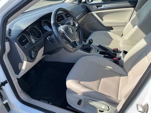 Used 2018 Volkswagen Golf SE image 13