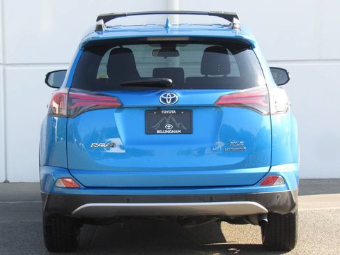 Used 2017 Toyota RAV4 XLE w/ Convenience Package AWD/4WD image 7