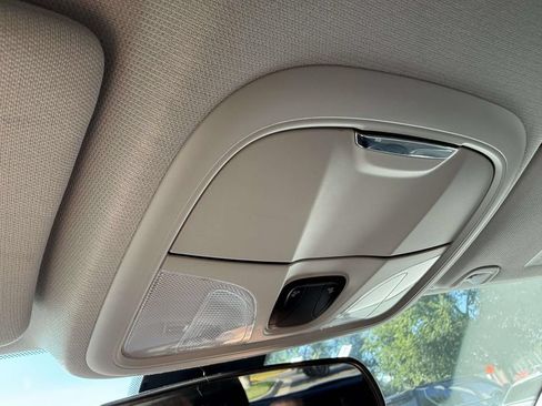 Used 2019 Jeep Cherokee Latitude w/ Popular Appearance Group FWD image 28