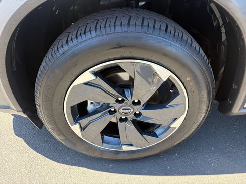 Used 2025 Nissan Rogue SV FWD image 32