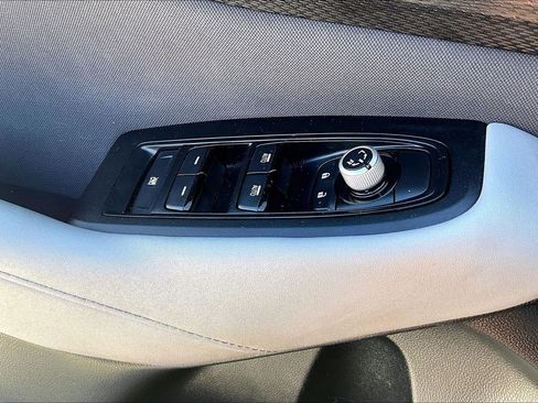 Used 2023 Subaru Outback Premium AWD/4WD image 32