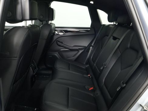 Certified 2026 Porsche Macan AWD/4WD image 33