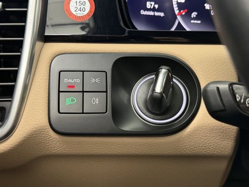 Certified 2023 Porsche Cayenne Platinum Edition image 49