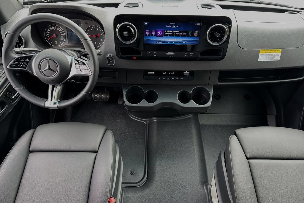 Used 2025 Mercedes-Benz Sprinter 2500 image 10