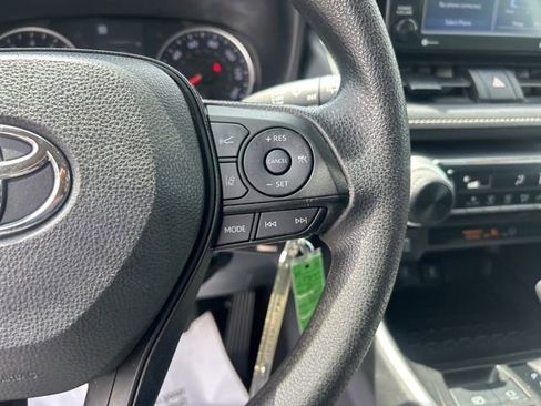 Used 2022 Toyota RAV4 LE AWD/4WD image 22