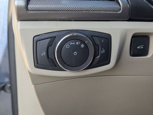 Used 2019 Ford Fusion SE image 27