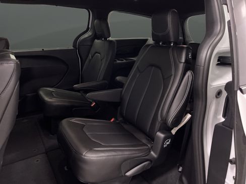 New 2026 Chrysler Pacifica Select AWD/4WD image 30