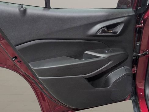 Used 2024 Chevrolet Trax ACTIV w/ Sunroof Package FWD image 16