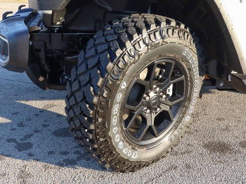 New 2025 Jeep Gladiator High Tide image 14