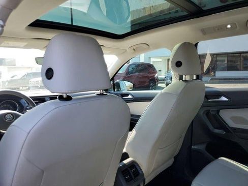 Used 2021 Volkswagen Tiguan SE image 7