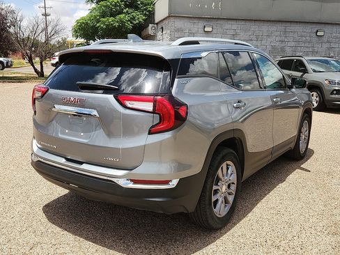 Used 2024 GMC Terrain SLT image 3