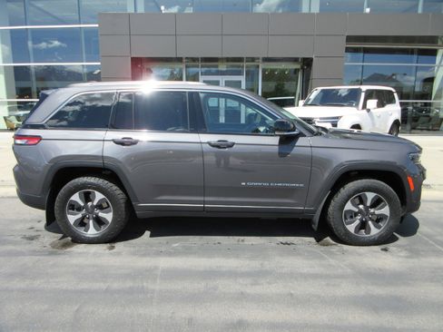 Used 2022 Jeep Grand Cherokee Limited 4xe w/ Luxury Tech Group II AWD/4WD image 13