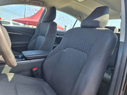 Used 2025 Toyota Camry SE image 11