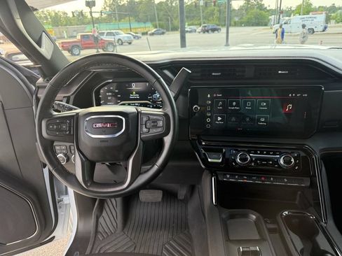 Used 2024 GMC Sierra 2500 AT4 w/ AT4 Premium Plus Package AWD/4WD image 16
