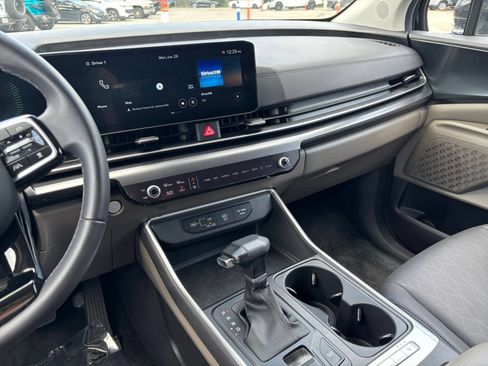 Used 2026 Kia Carnival FWD image 17