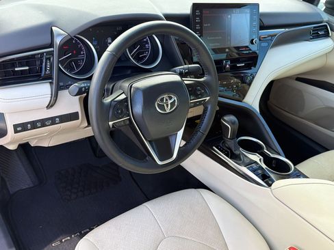 Used 2022 Toyota Camry XLE w/ Navigation Package FWD image 4