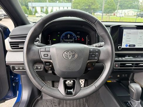 Used 2025 Toyota Camry SE FWD image 14