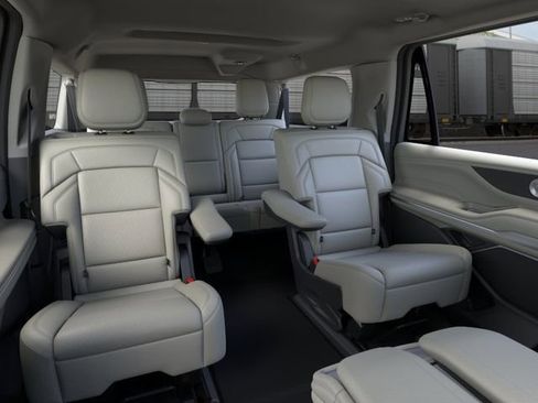 New 2026 Lincoln Navigator L Premier AWD/4WD image 12