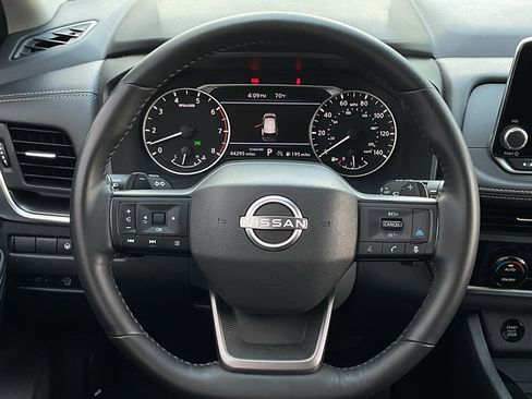 Used 2025 Nissan Rogue SV image 21