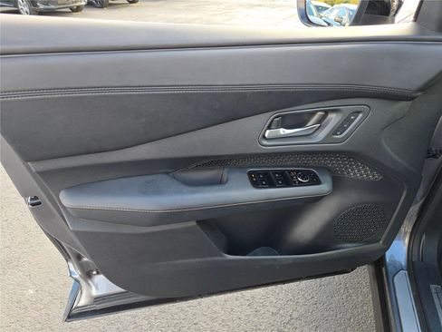 Used 2023 Nissan Ariya AWD image 22