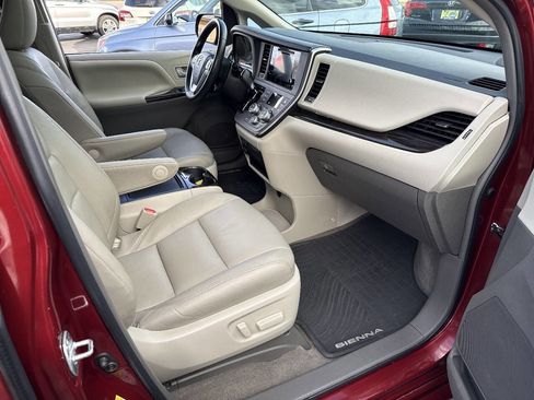 Used 2015 Toyota Sienna XLE 8 Passenger 4dr Mini Van image 46
