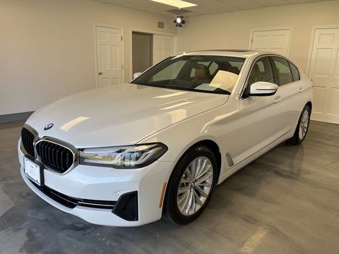 Used 2023 BMW 530i xDrive w/ Premium Package AWD/4WD image 4