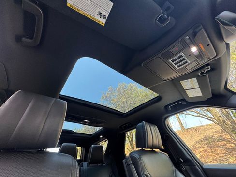 Used 2017 Land Rover Discovery HSE Luxury AWD/4WD image 38
