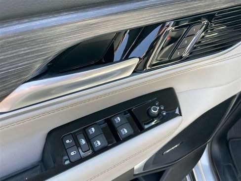 Used 2024 Jeep Wagoneer Series II AWD/4WD image 32