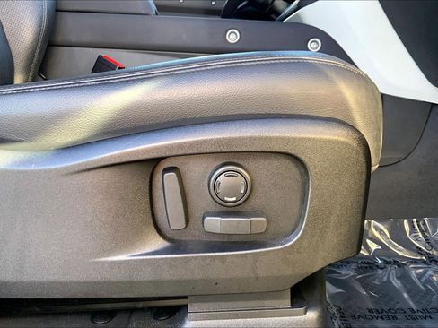 Used 2023 Land Rover Defender 110 S image 35