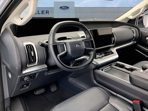 New 2025 Ford Expedition Platinum w/ Driver's Package image 7