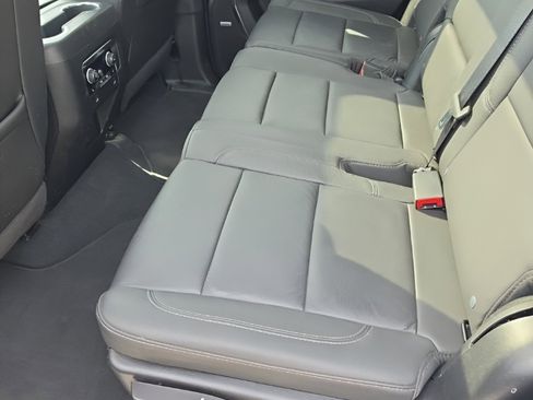 Used 2024 Chevrolet Tahoe Z71 w/ Luxury Package AWD/4WD image 15