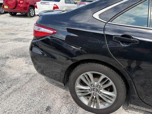 Used 2015 Toyota Camry SE w/ Moonroof Package FWD image 9