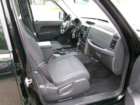 Used 2012 Jeep Liberty Sport AWD/4WD image 8