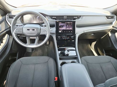 Used 2025 Jeep Grand Cherokee Laredo X w/ Luxury Tech Group I AWD/4WD image 11