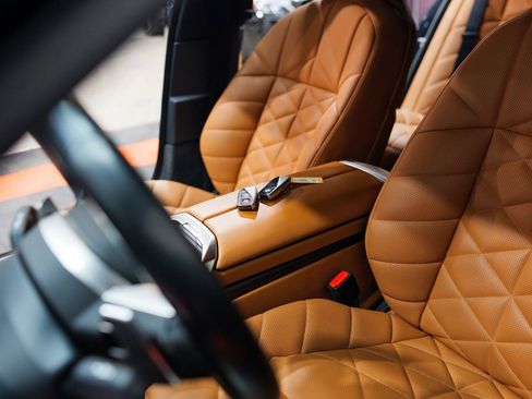 Used 2023 BMW 740i w/ Parking Assistance Package image 29