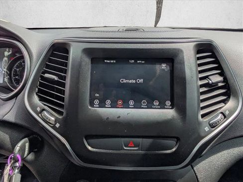 Used 2019 Jeep Cherokee Latitude w/ Popular Appearance Group AWD/4WD image 15