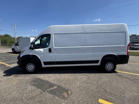 Used 2025 RAM ProMaster 2500 w/ Convenience Group image 2
