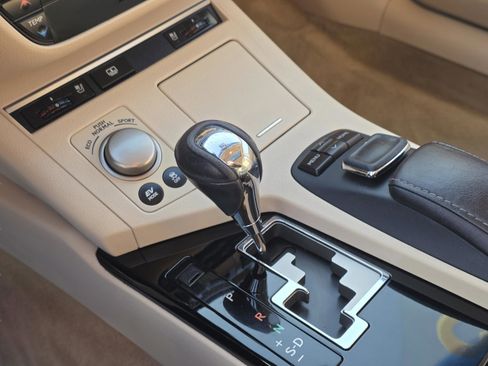 Used 2015 Lexus ES 300h w/ Navigation System Package image 22