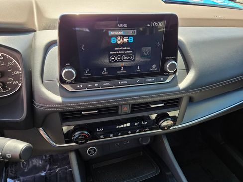 Used 2023 Nissan Rogue SV FWD image 24