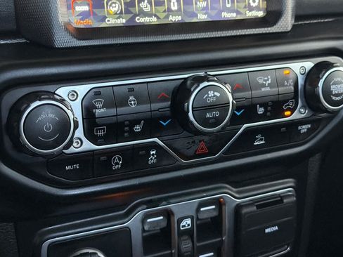 Used 2020 Jeep Gladiator Overland AWD/4WD image 20