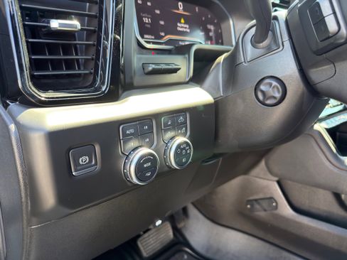 Used 2024 GMC Sierra 1500 AT4 w/ Technology Package image 31