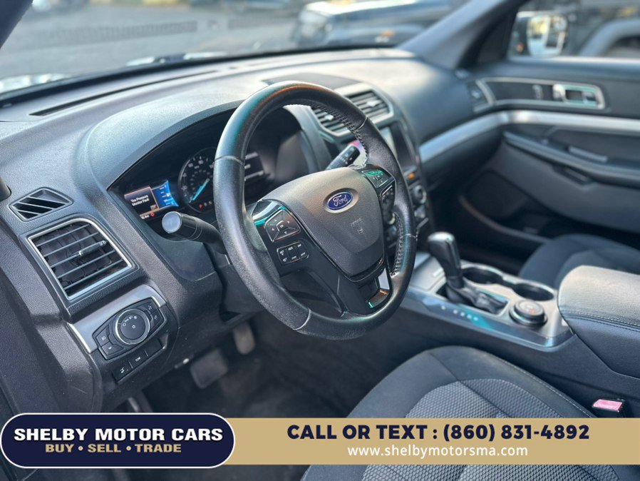 Used 2017 Ford Explorer XLT w/ Equipment Group 201A AWD/4WD image 9