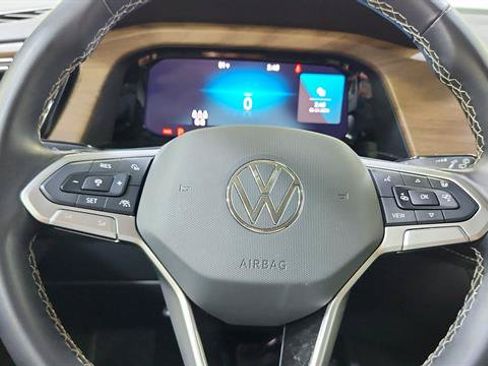 Used 2025 Volkswagen Atlas SE FWD image 15