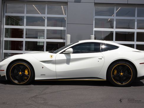 Used 2015 Ferrari F12 Berlinetta RWD image 2