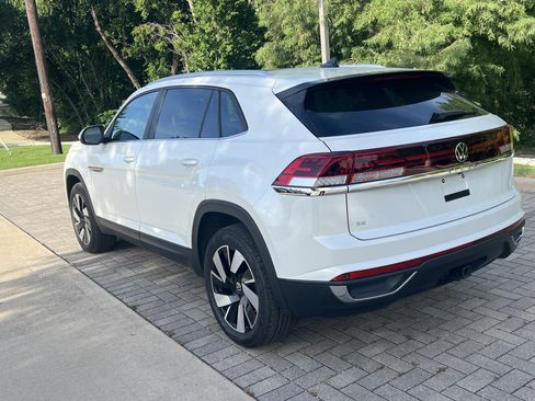 Certified 2026 Volkswagen Atlas Cross Sport SE w/ Panoramic Sunroof Package FWD image 7